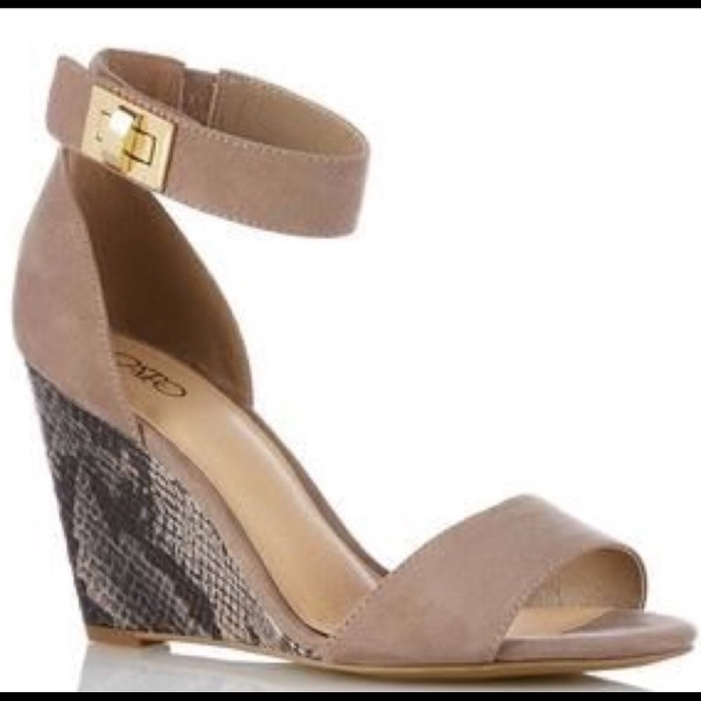 Cato wedges with snakeskin